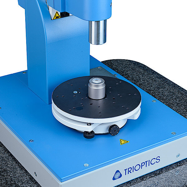 OptiCentric® Dual measuring an objective lens