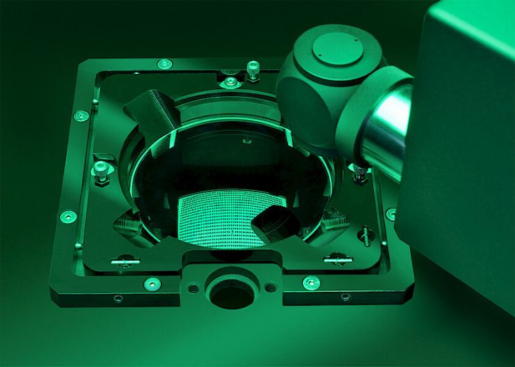 View into a test chamber for measuring the distortion